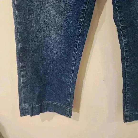P5006 Christopher Blue  medium denim Capri  denim jeans size 32/8 nwot - Picture 4 of 7